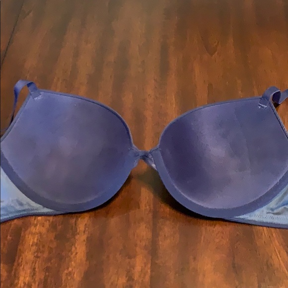 Victoria Secret Padded Plunge Bra - Picture 2 of 3